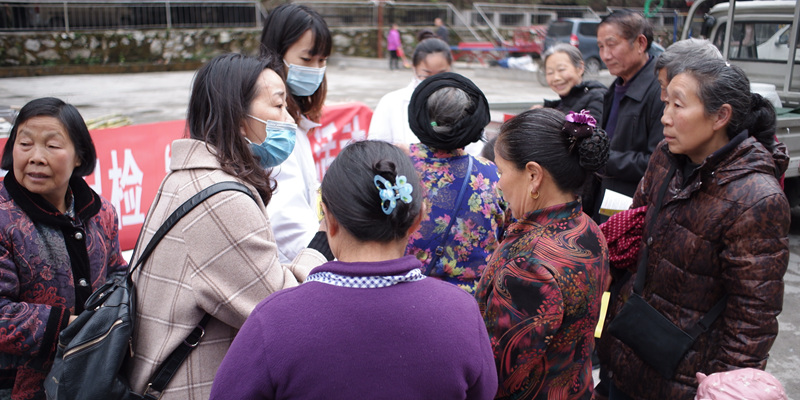 群众反映意见诉求 纪检干部热情接待.JPG 群众反映意见诉求 纪检干部热情接待.JPG